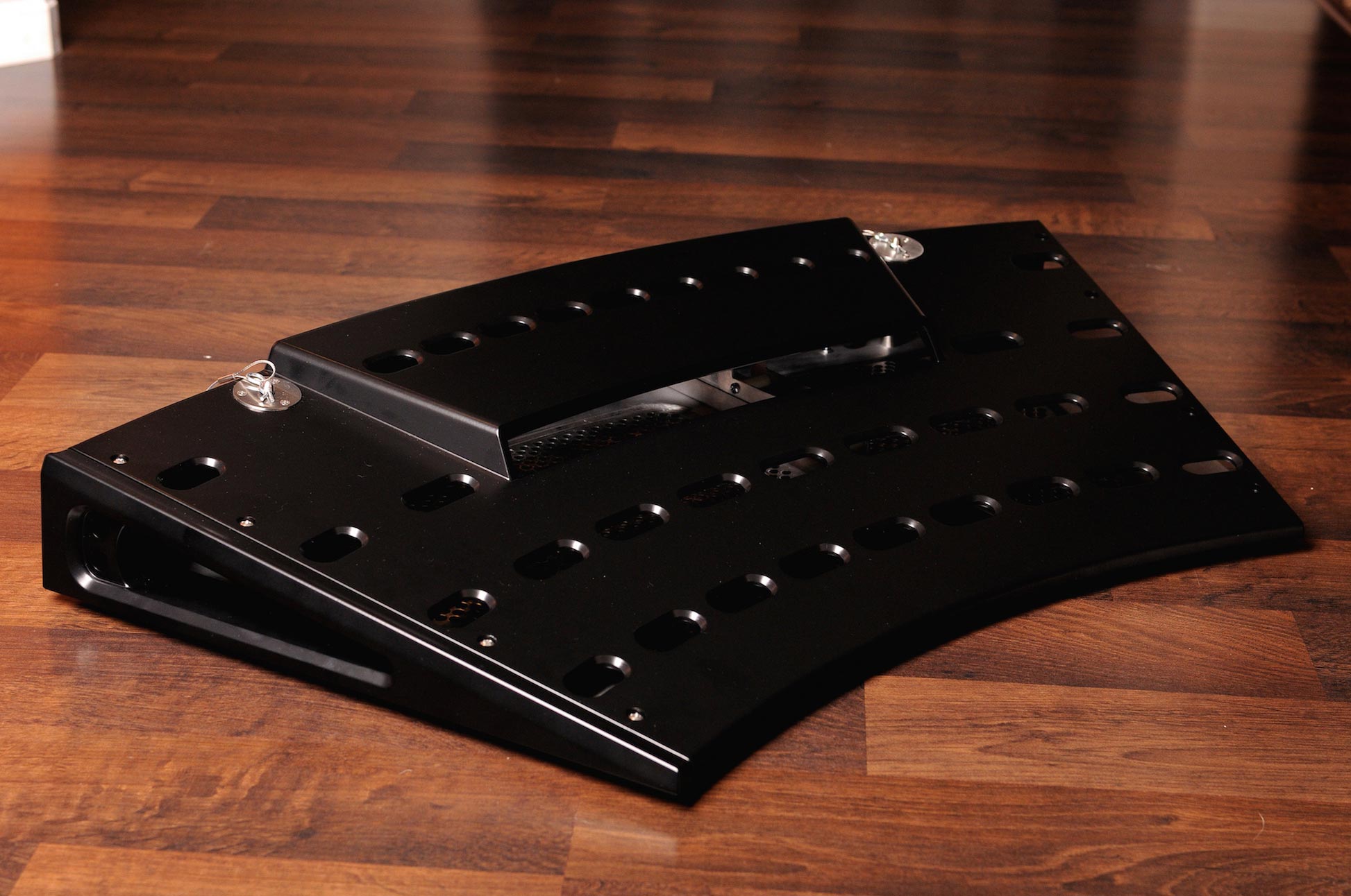 Fastback LT Pedalboard in Matte Black