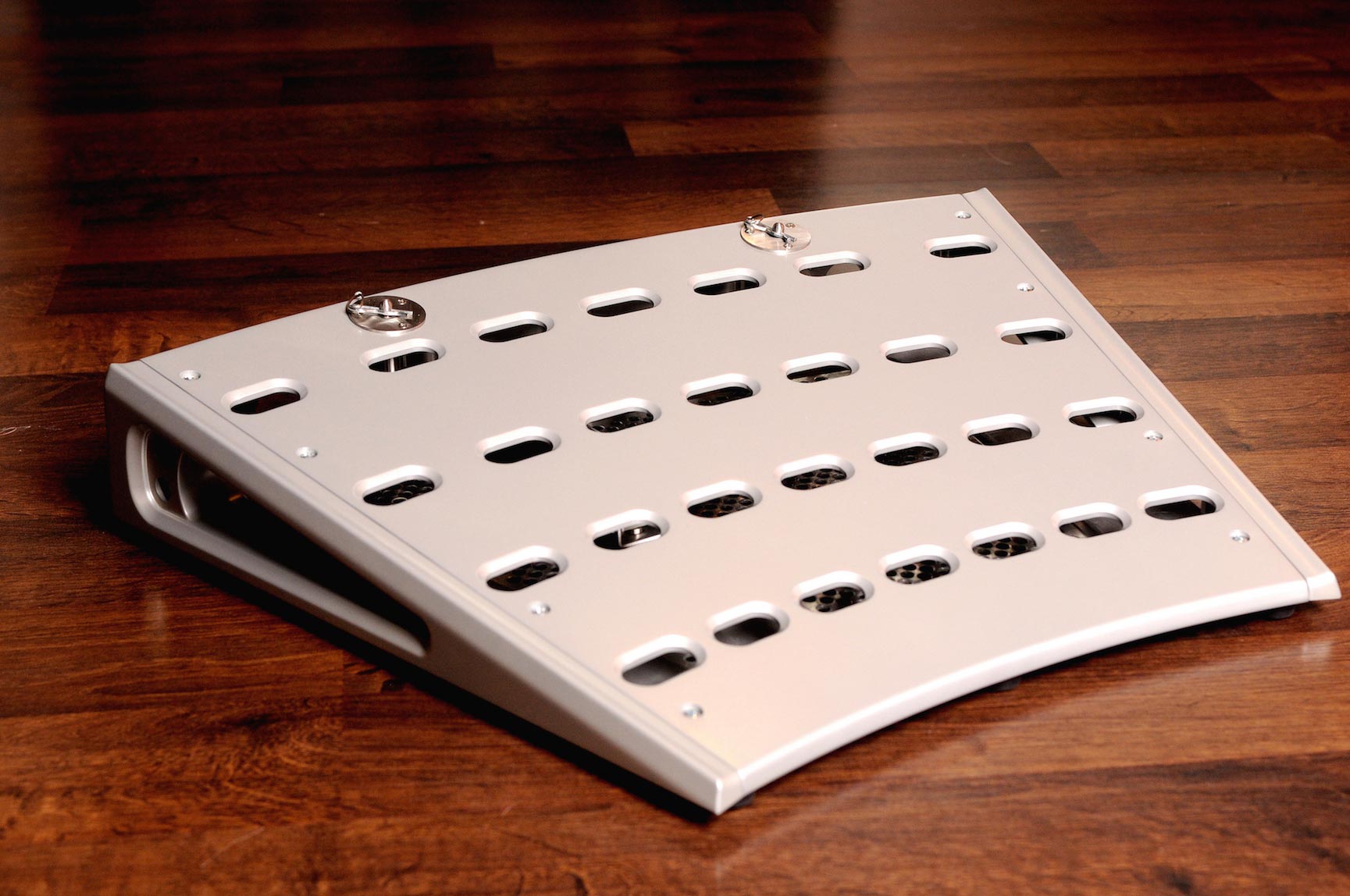 Fastback ST Pedalboard in Anodized Silver